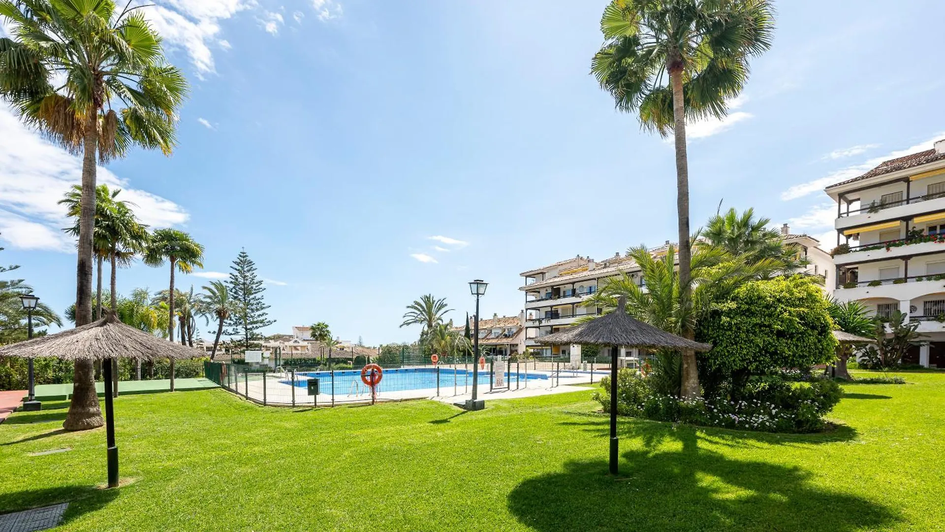 Studio With Sea Views, Pool, Parking And Tennis Court Μαρμπέλλα Διαμέρισμα