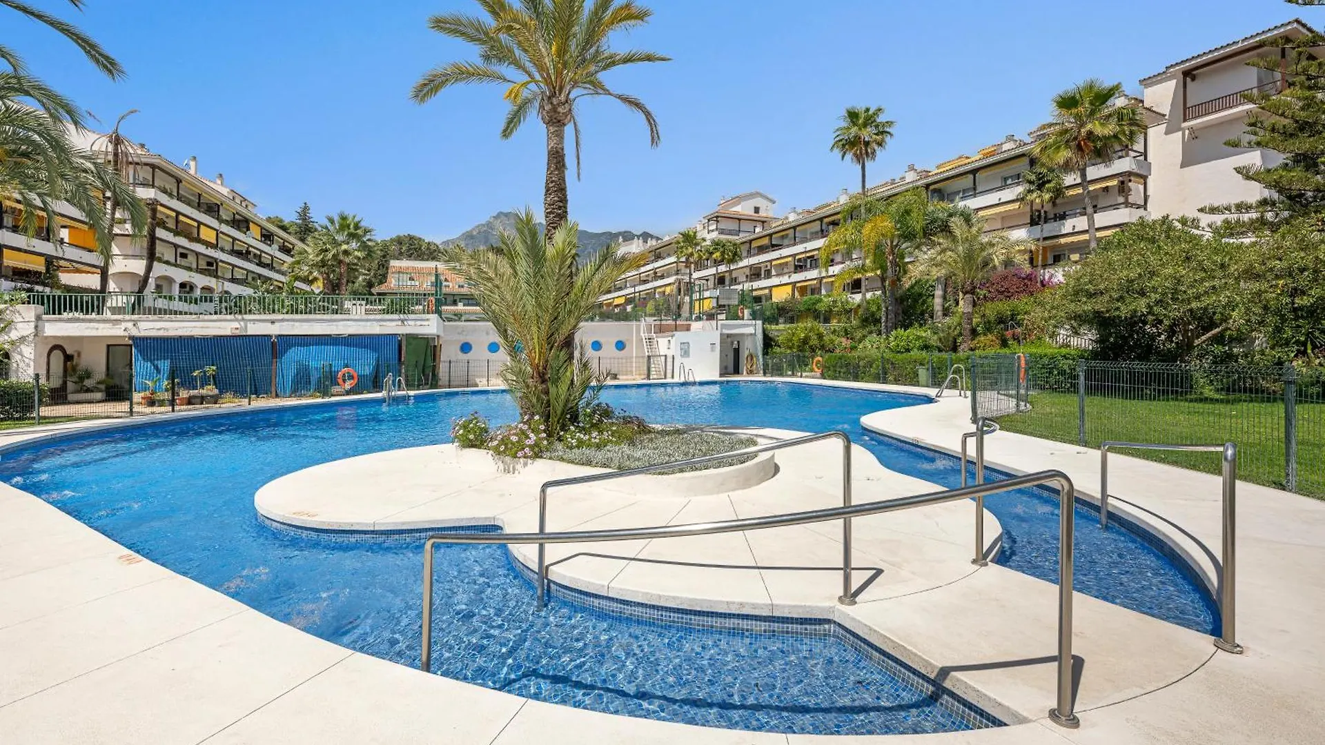 Studio With Sea Views, Pool, Parking And Tennis Court Μαρμπέλλα