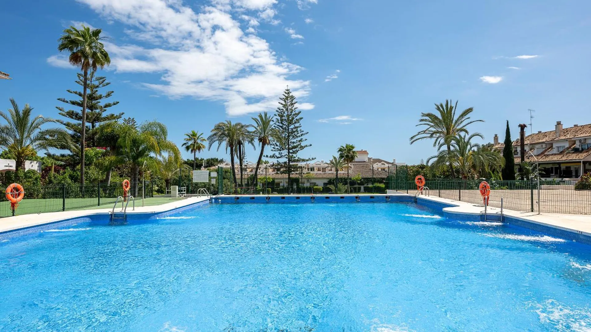 Studio With Sea Views, Pool, Parking And Tennis Court Μαρμπέλλα 0*,