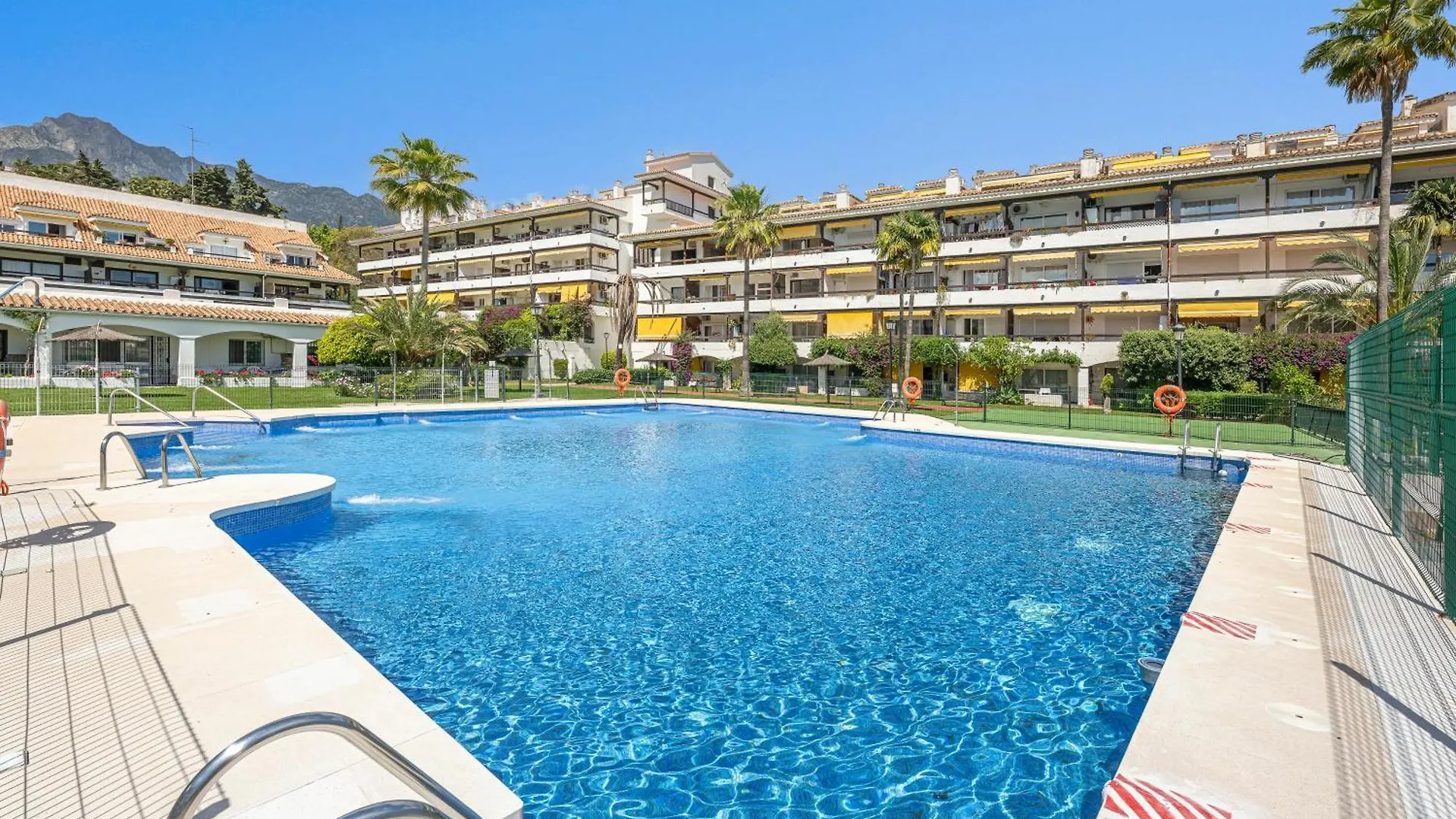 Studio With Sea Views, Pool, Parking And Tennis Court Μαρμπέλλα Διαμέρισμα
