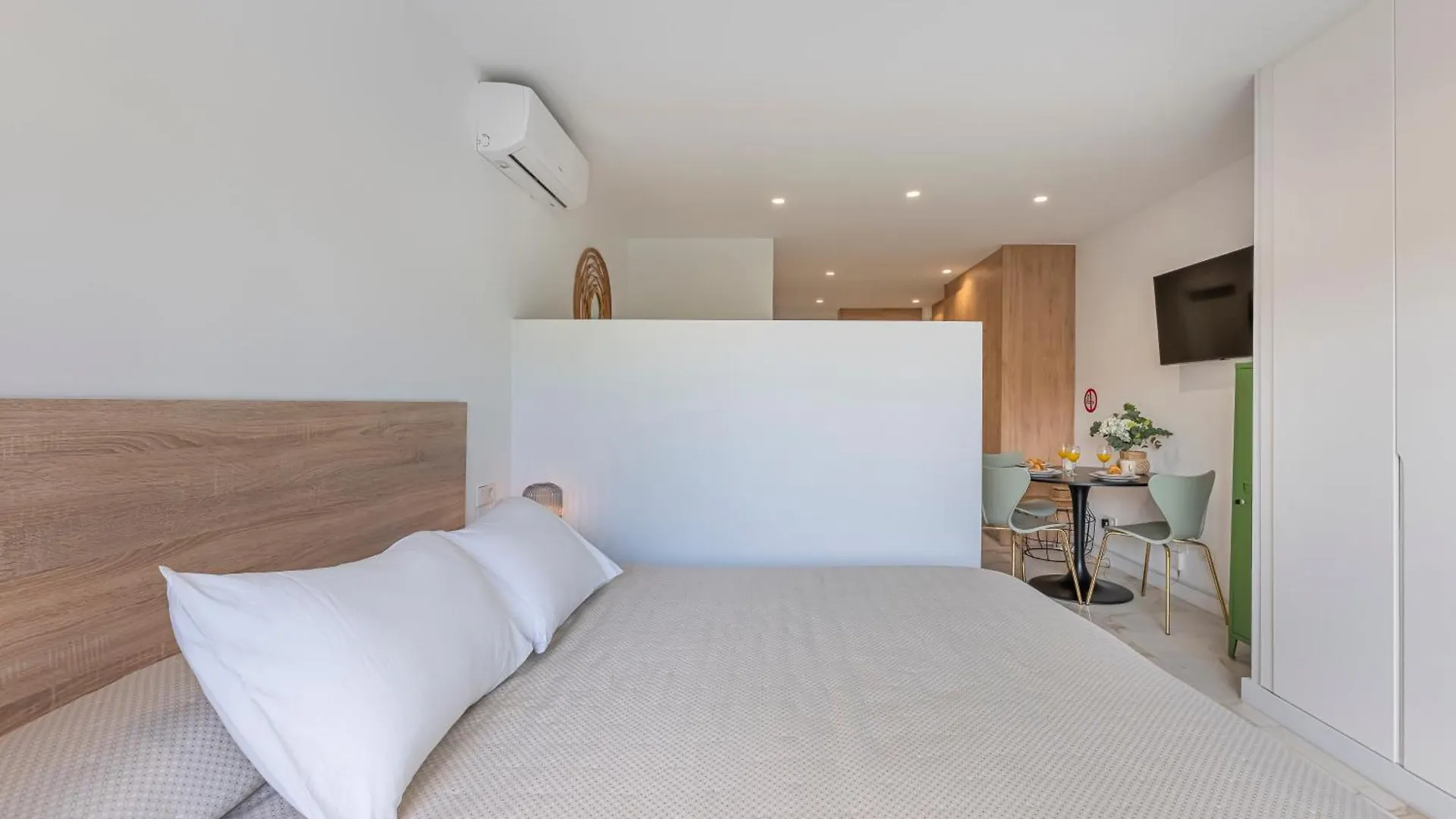 Studio With Sea Views, Pool, Parking And Tennis Court Μαρμπέλλα