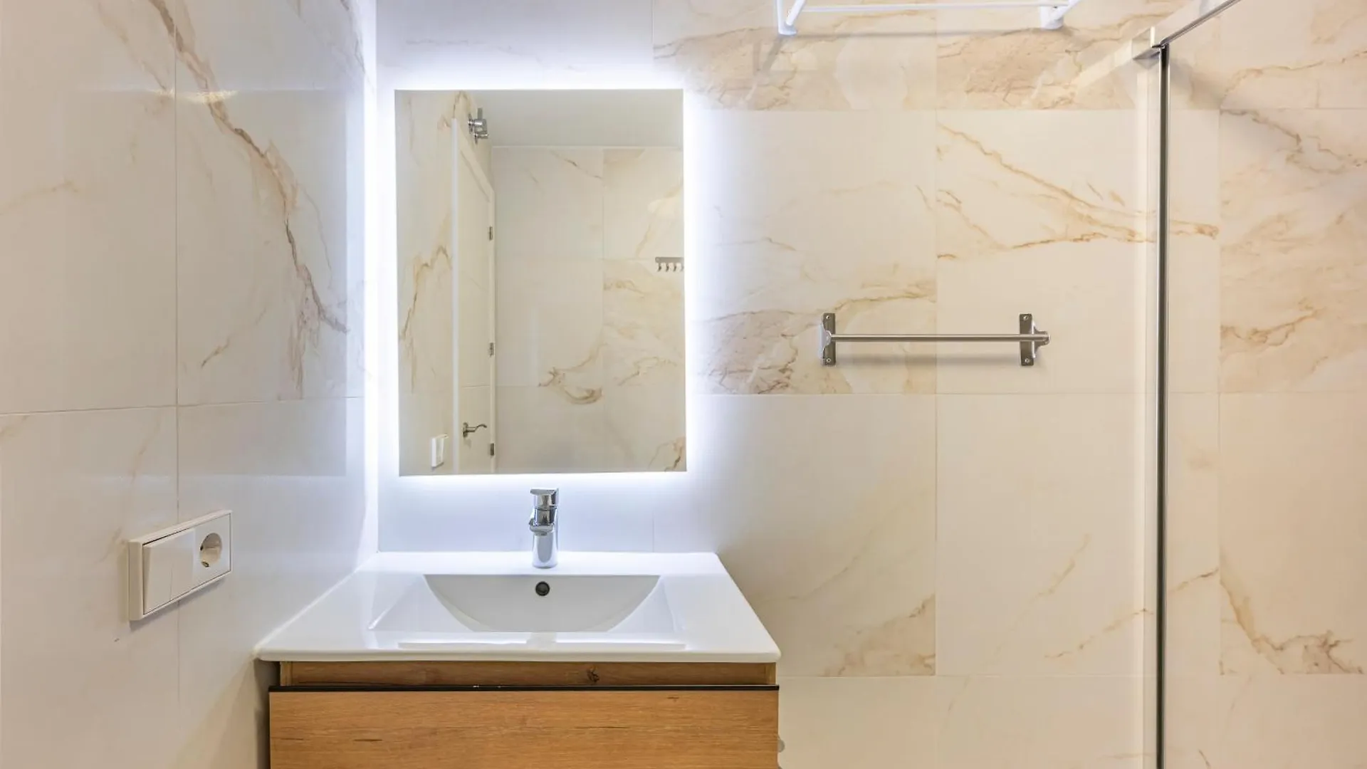 Studio With Sea Views, Pool, Parking And Tennis Court Μαρμπέλλα