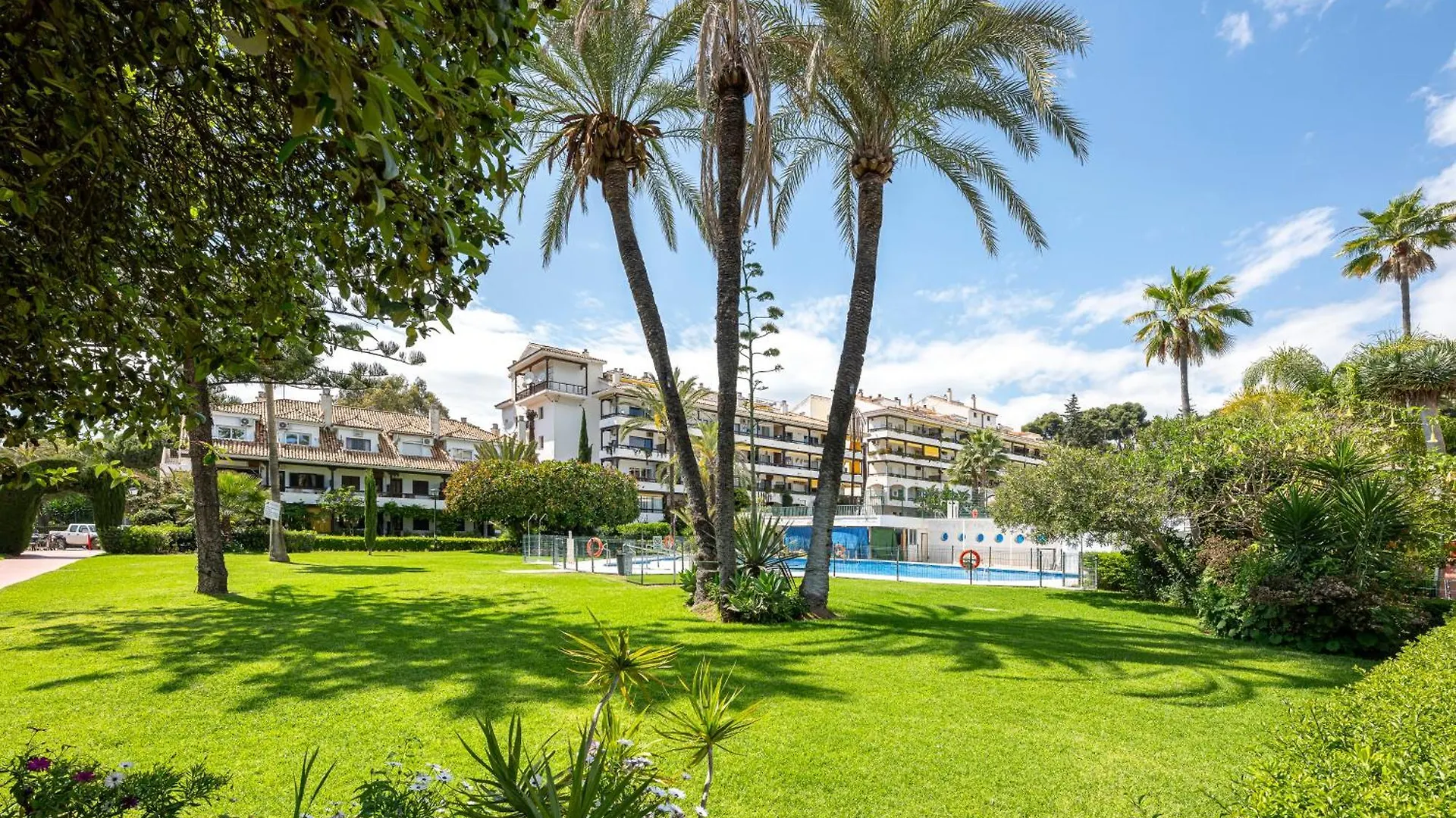Studio With Sea Views, Pool, Parking And Tennis Court Μαρμπέλλα 0*,