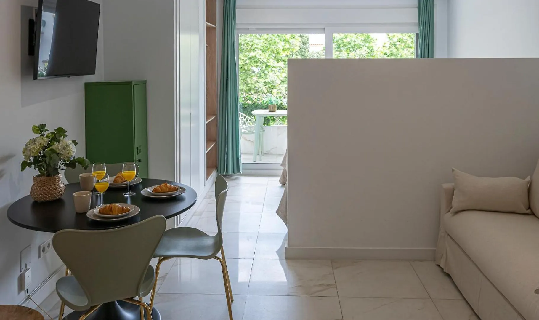 Studio With Sea Views, Pool, Parking And Tennis Court Μαρμπέλλα Διαμέρισμα