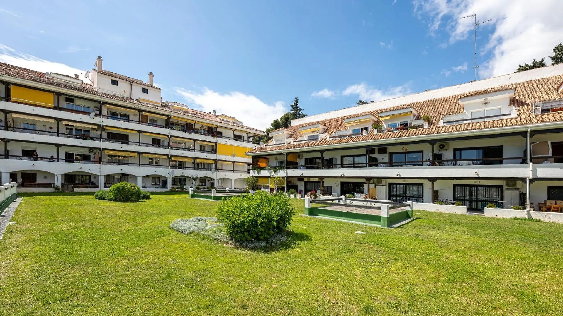 Studio With Sea Views, Pool, Parking And Tennis Court Μαρμπέλλα