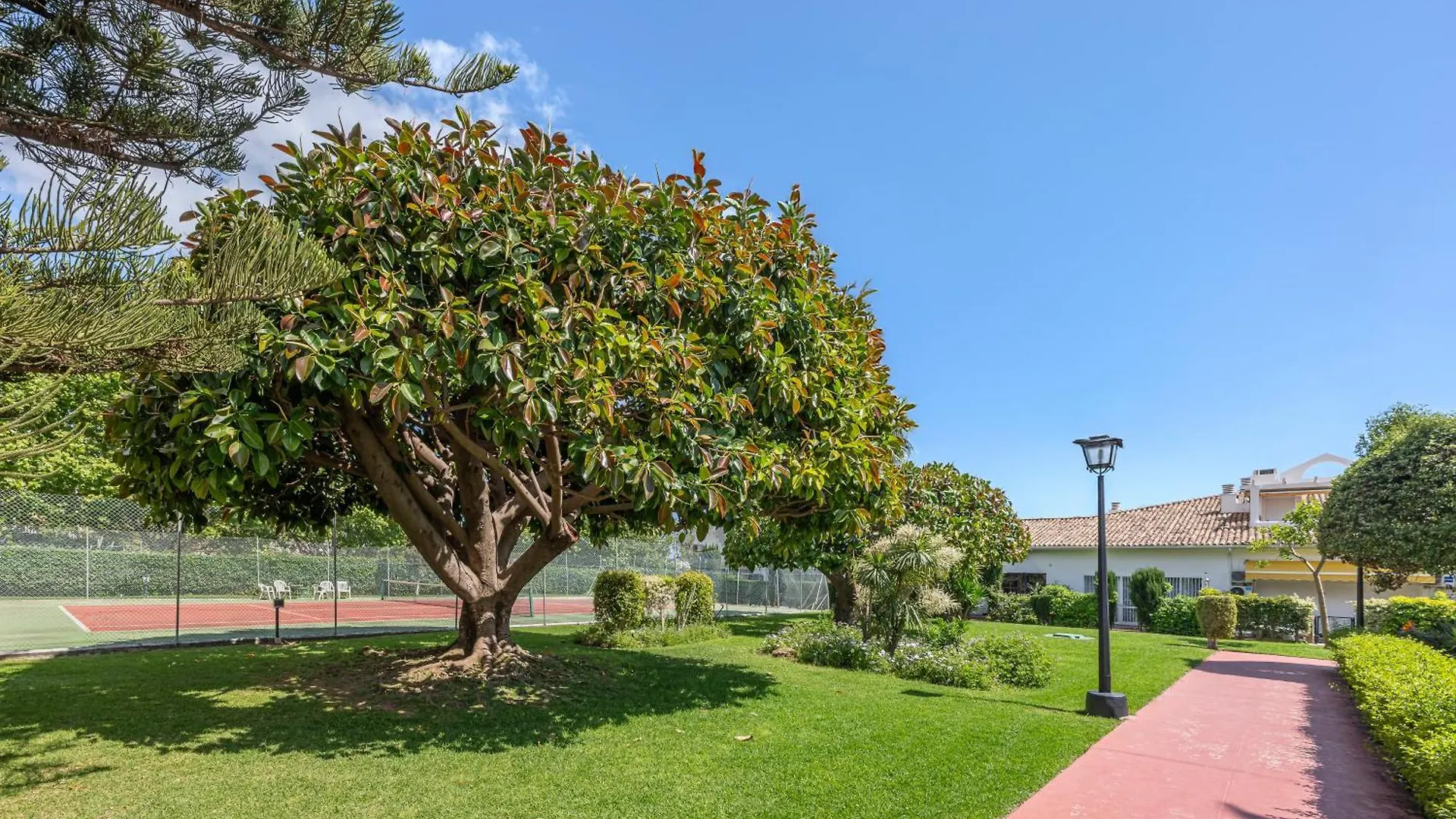 Studio With Sea Views, Pool, Parking And Tennis Court Μαρμπέλλα