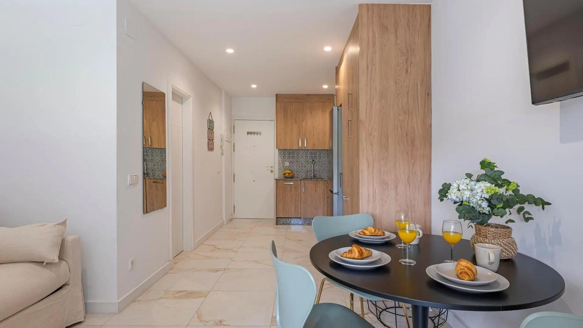 Studio With Sea Views, Pool, Parking And Tennis Court Μαρμπέλλα Διαμέρισμα
