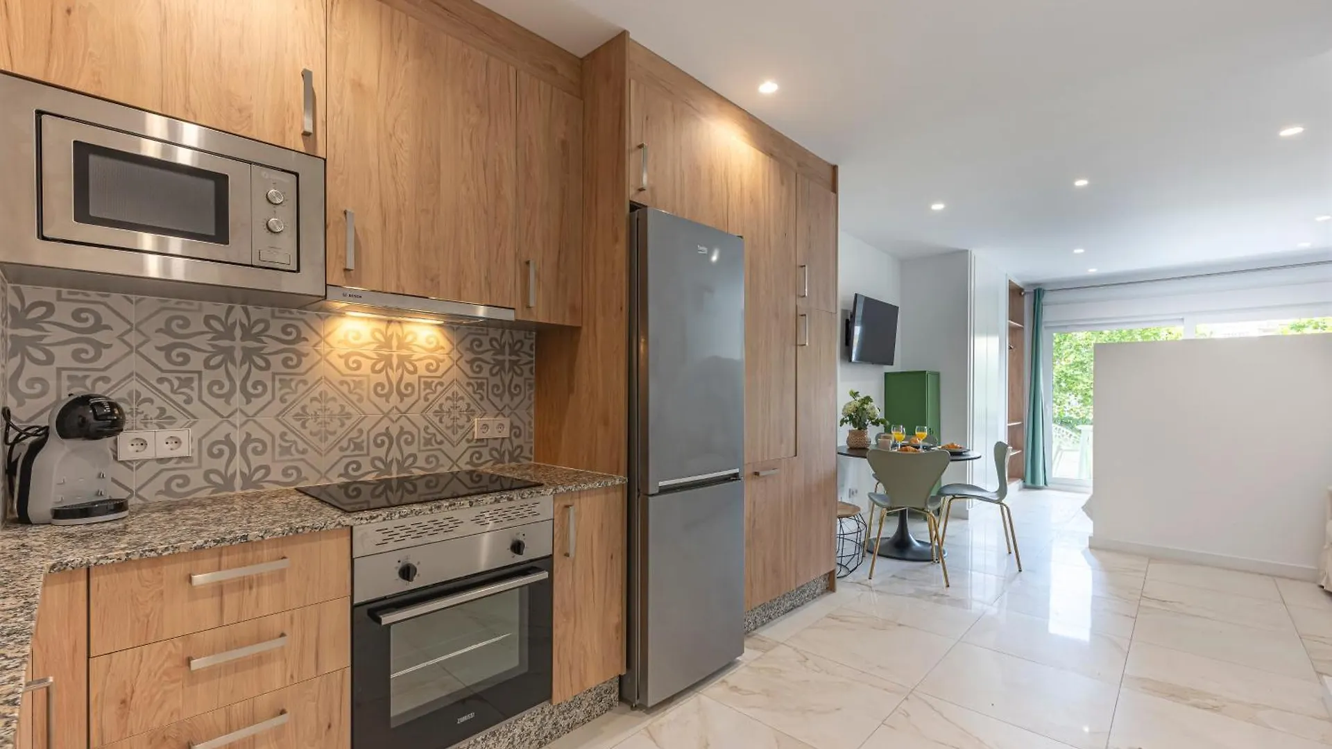 Studio With Sea Views, Pool, Parking And Tennis Court Μαρμπέλλα